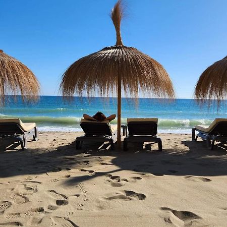 Apartment Beachfront Accommodation Estepona Exteriör bild