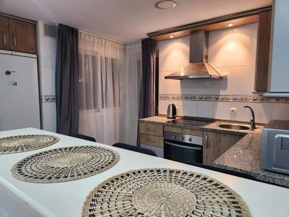 Apartment Beachfront Accommodation Estepona Exteriör bild